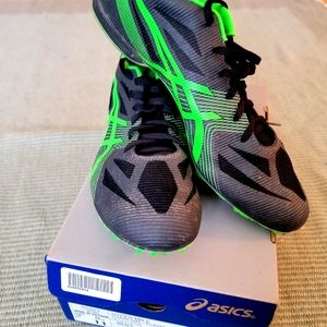 Mens track shoes